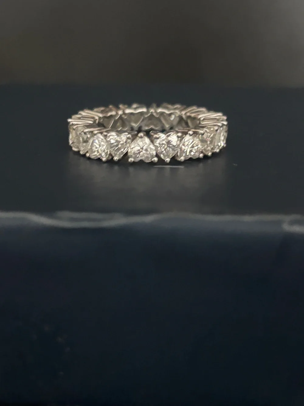 Moissanite shimmering carat